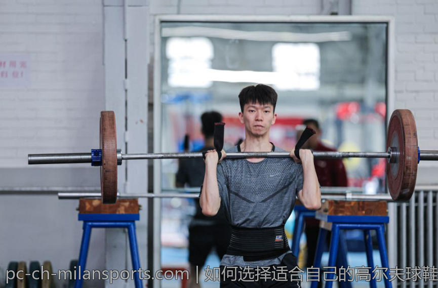 如何选择适合自己的高尔夫球鞋